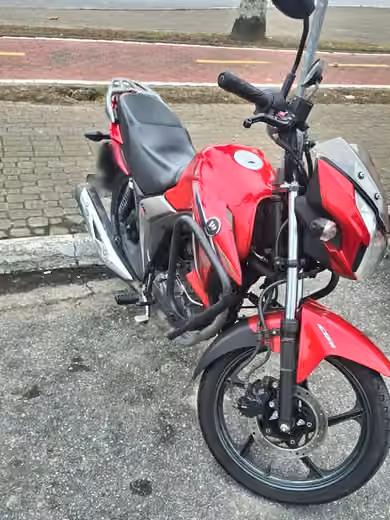 Moto Suzuki DK 150 vermelha, câmbio manual, de aula da FF Santos